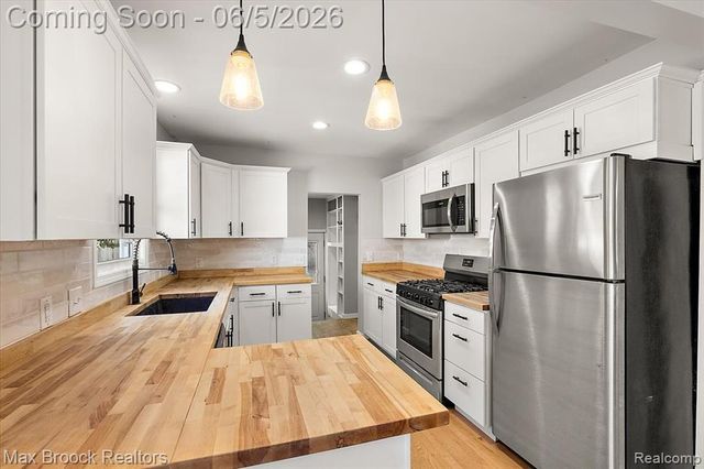 6431 Prairie Lawn, Waterford, MI 48329