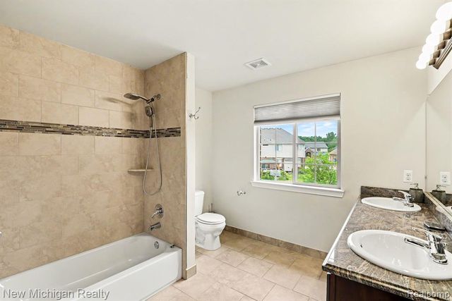 46161 S Manitou Court, Utica, MI 48317