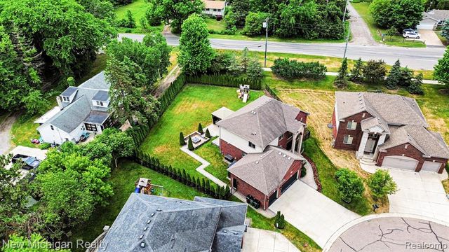 46161 S Manitou Court, Utica, MI 48317