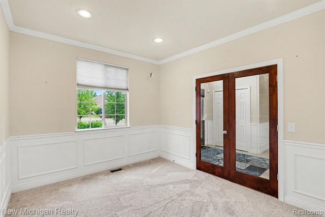 46161 S Manitou Court, Utica, MI 48317