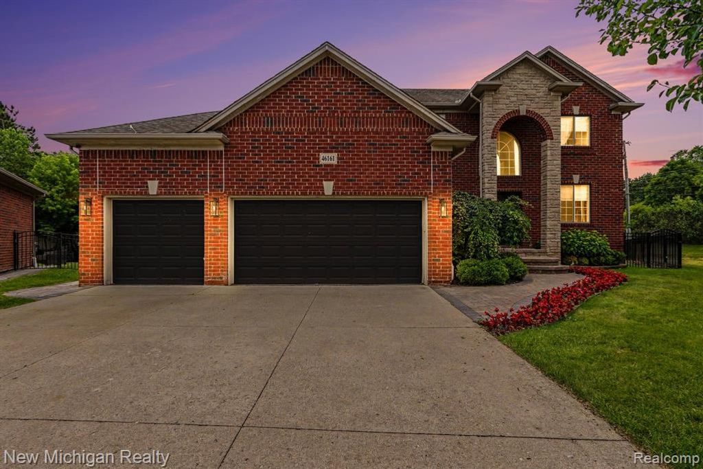 46161 S Manitou Court, Utica, MI 48317