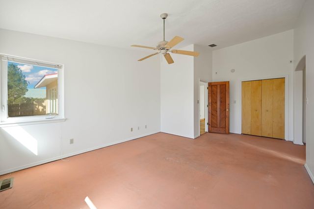 4806 La Cienega Street NW, Albuquerque, NM 87107
