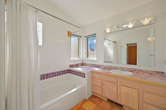 4806 La Cienega Street NW, Albuquerque, NM 87107