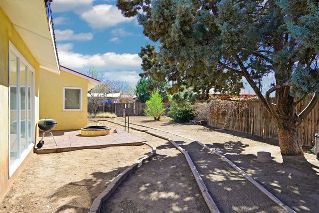 4806 La Cienega Street NW, Albuquerque, NM 87107