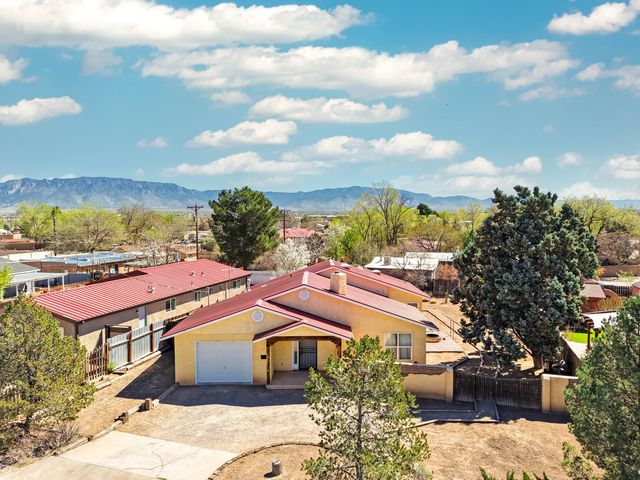 4806 La Cienega Street NW, Albuquerque, NM 87107