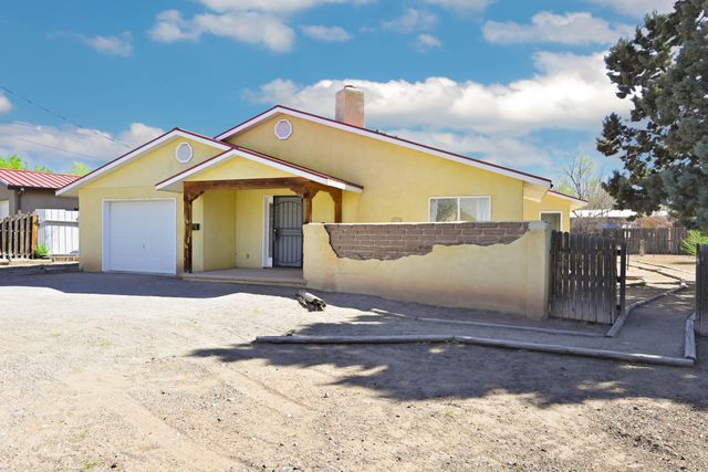 4806 La Cienega Street NW, Albuquerque, NM 87107