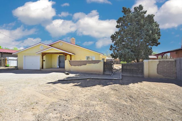 4806 La Cienega Street NW, Albuquerque, NM 87107