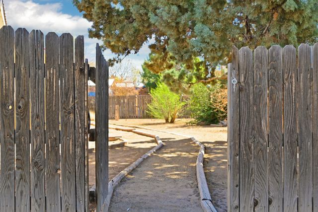 4806 La Cienega Street NW, Albuquerque, NM 87107