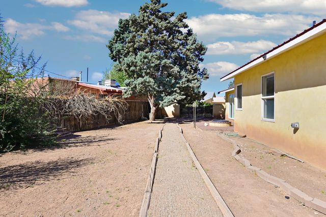 4806 La Cienega Street NW, Albuquerque, NM 87107