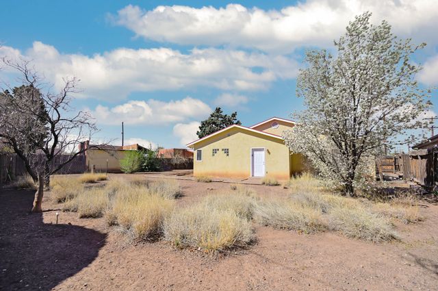 4806 La Cienega Street NW, Albuquerque, NM 87107