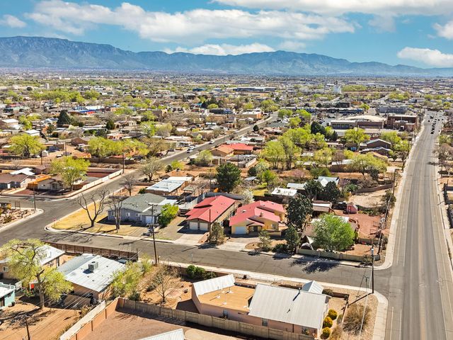 4806 La Cienega Street NW, Albuquerque, NM 87107