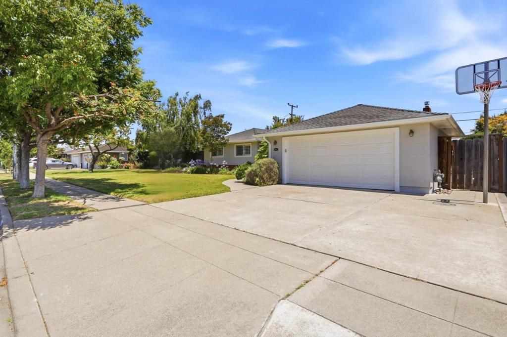 Image 3 of property listing at 5216 Selma Avenue, Fremont, CA 94536