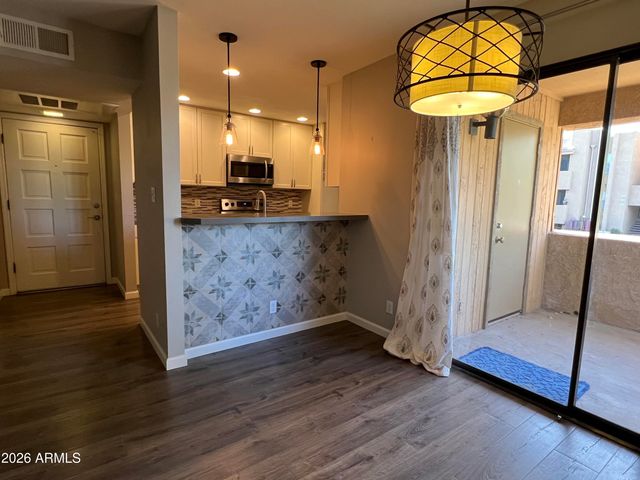 7502 E THOMAS Road 204, Scottsdale, AZ 85251