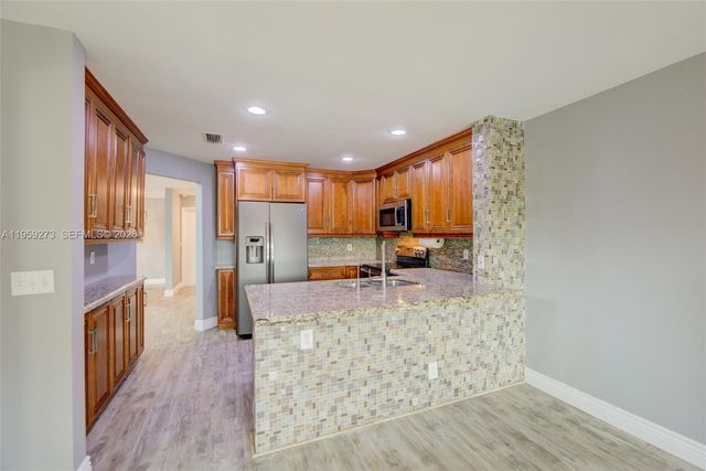 2050 NW 37th Ave, Coconut Creek, FL 33066