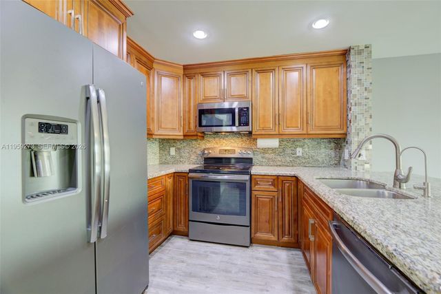 2050 NW 37th Ave, Coconut Creek, FL 33066