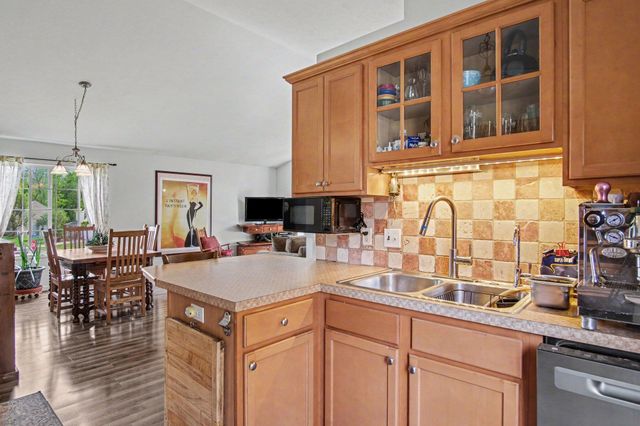 6878 Lake Bluff Drive NE, Comstock Park, MI 49321