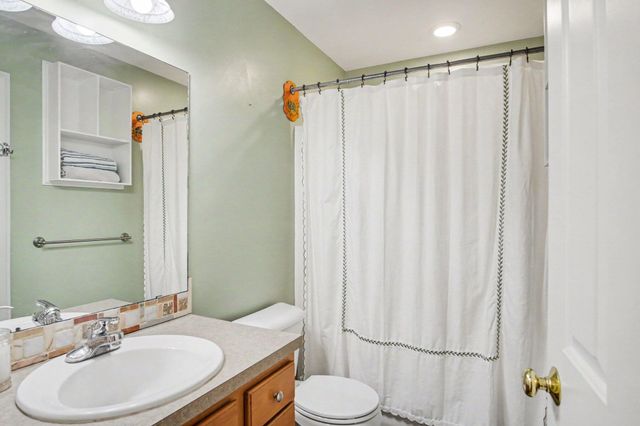 6878 Lake Bluff Drive NE, Comstock Park, MI 49321