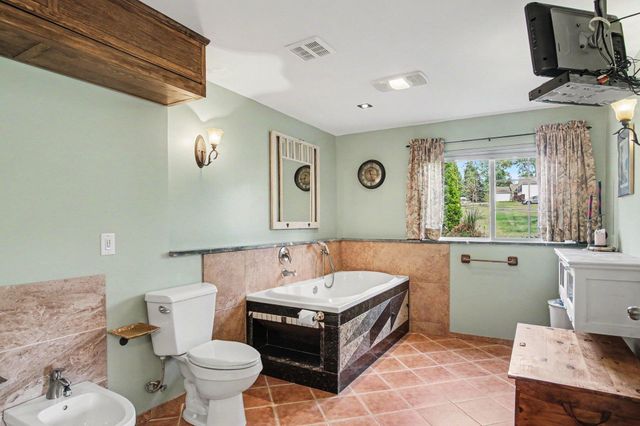 6878 Lake Bluff Drive NE, Comstock Park, MI 49321