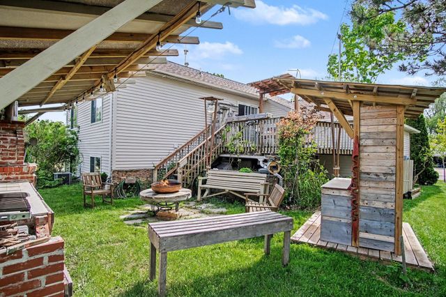 6878 Lake Bluff Drive NE, Comstock Park, MI 49321
