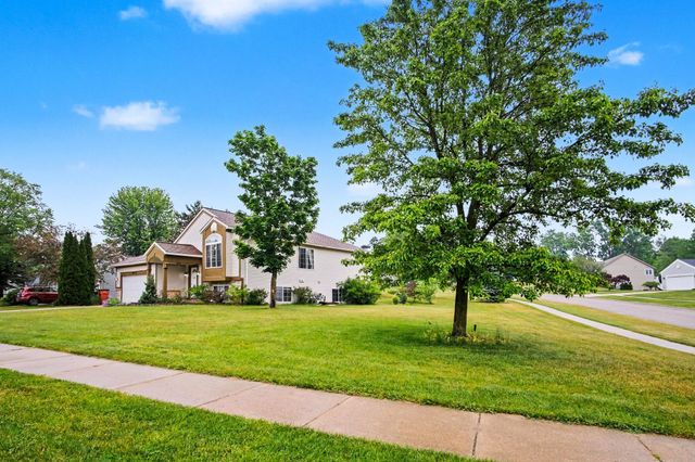 6878 Lake Bluff Drive NE, Comstock Park, MI 49321