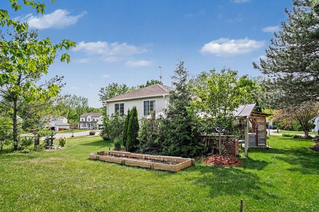 6878 Lake Bluff Drive NE, Comstock Park, MI 49321