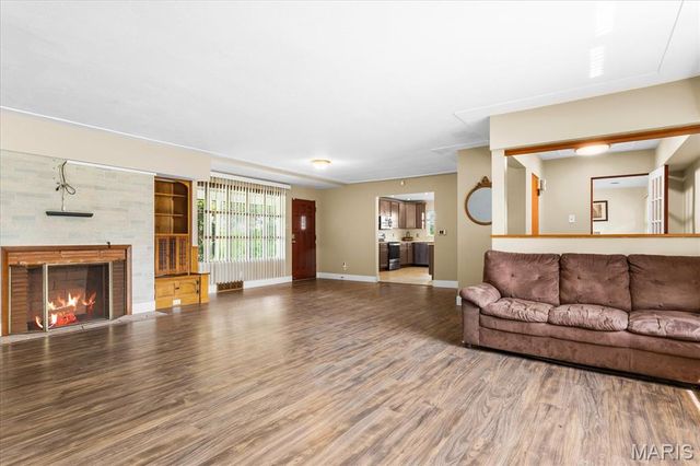 1 Debby Lane, Belleville, IL 62223