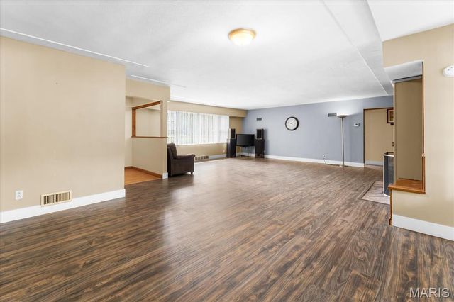 1 Debby Lane, Belleville, IL 62223