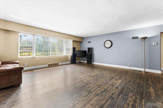 1 Debby Lane, Belleville, IL 62223