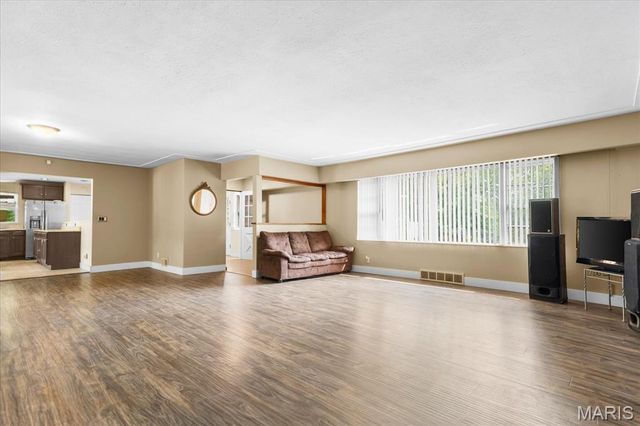 1 Debby Lane, Belleville, IL 62223