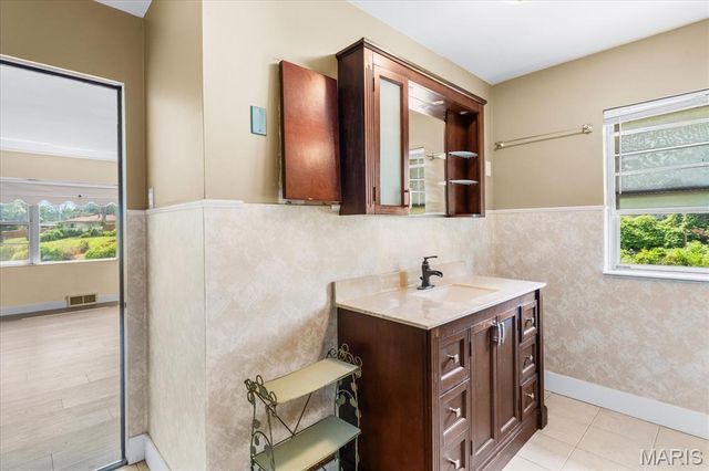 1 Debby Lane, Belleville, IL 62223