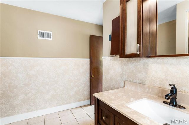 1 Debby Lane, Belleville, IL 62223