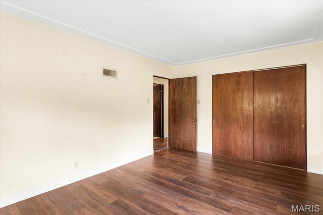 1 Debby Lane, Belleville, IL 62223