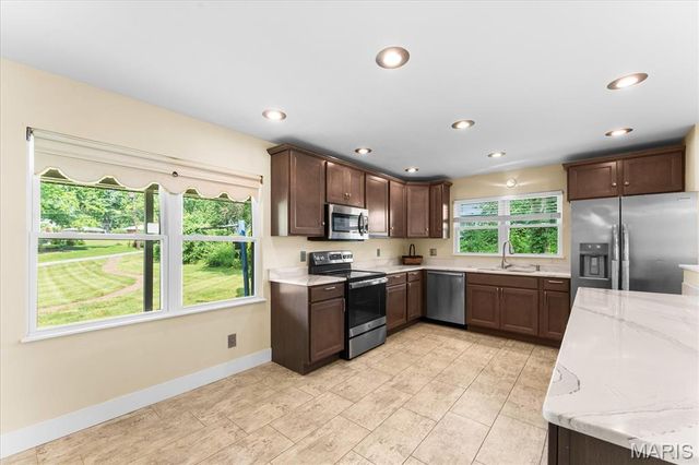 1 Debby Lane, Belleville, IL 62223