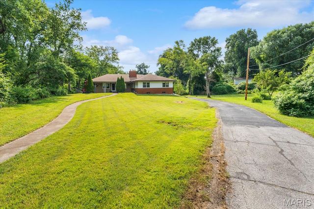 1 Debby Lane, Belleville, IL 62223