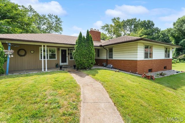 1 Debby Lane, Belleville, IL 62223