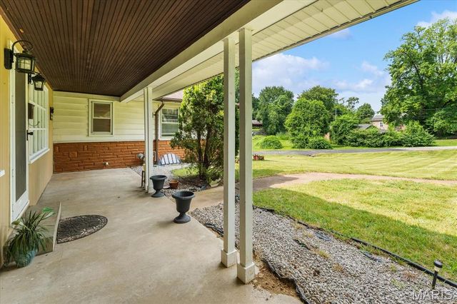 1 Debby Lane, Belleville, IL 62223