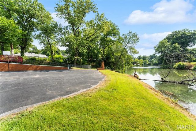 1 Debby Lane, Belleville, IL 62223