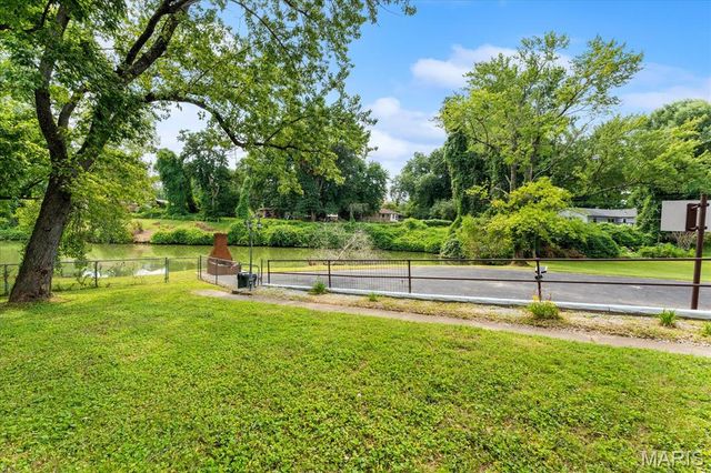 1 Debby Lane, Belleville, IL 62223