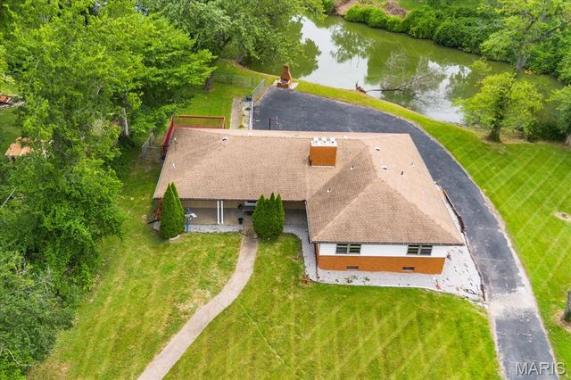 1 Debby Lane, Belleville, IL 62223
