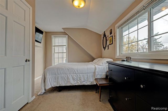 126 N North Shore Drive, Lake Orion, MI 48362