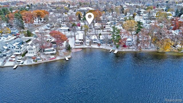 126 N North Shore Drive, Lake Orion, MI 48362