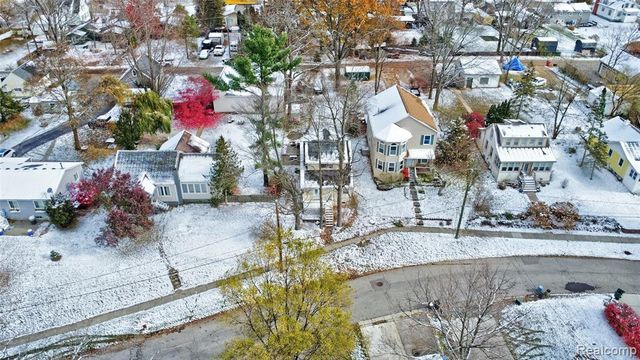 126 N North Shore Drive, Lake Orion, MI 48362