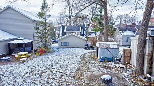 126 N North Shore Drive, Lake Orion, MI 48362