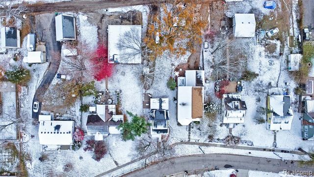 126 N North Shore Drive, Lake Orion, MI 48362