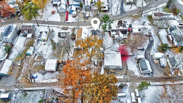 126 N North Shore Drive, Lake Orion, MI 48362