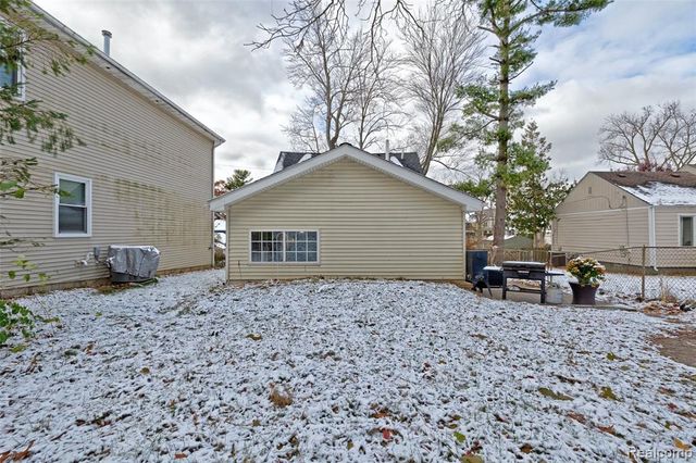 126 N North Shore Drive, Lake Orion, MI 48362