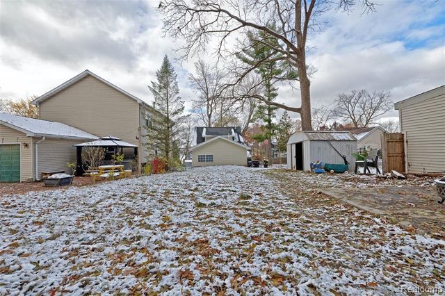 126 N North Shore Drive, Lake Orion, MI 48362