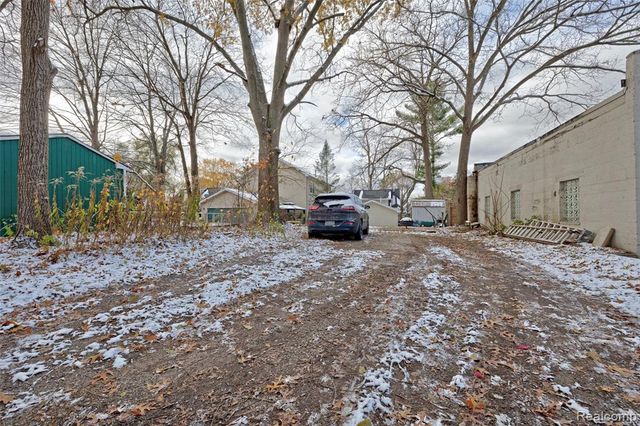 126 N North Shore Drive, Lake Orion, MI 48362