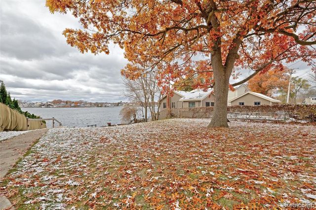 126 N North Shore Drive, Lake Orion, MI 48362