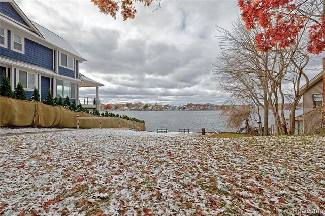 126 N North Shore Drive, Lake Orion, MI 48362